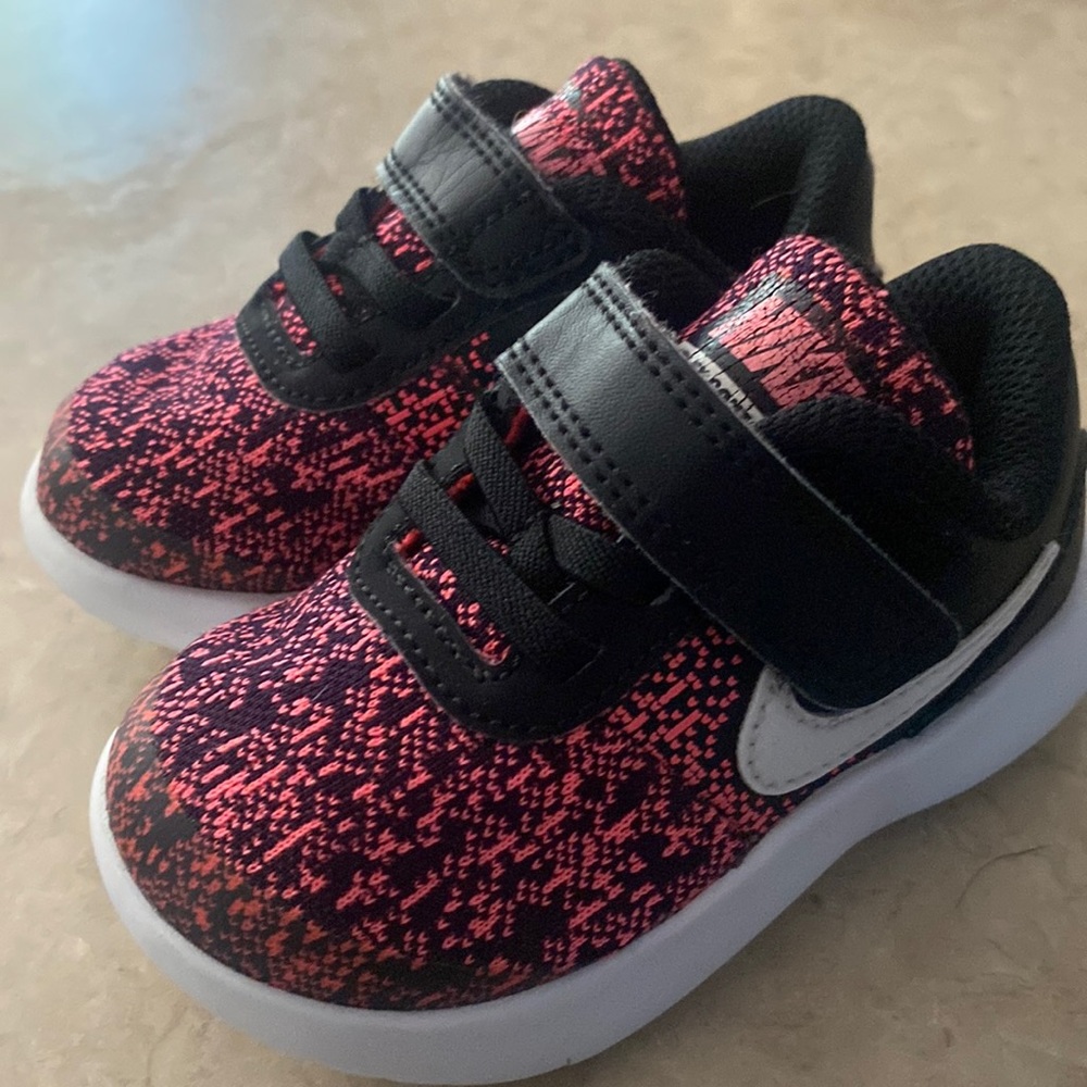 NIKE Pink & Black Toddler Flex Contact Sneakers